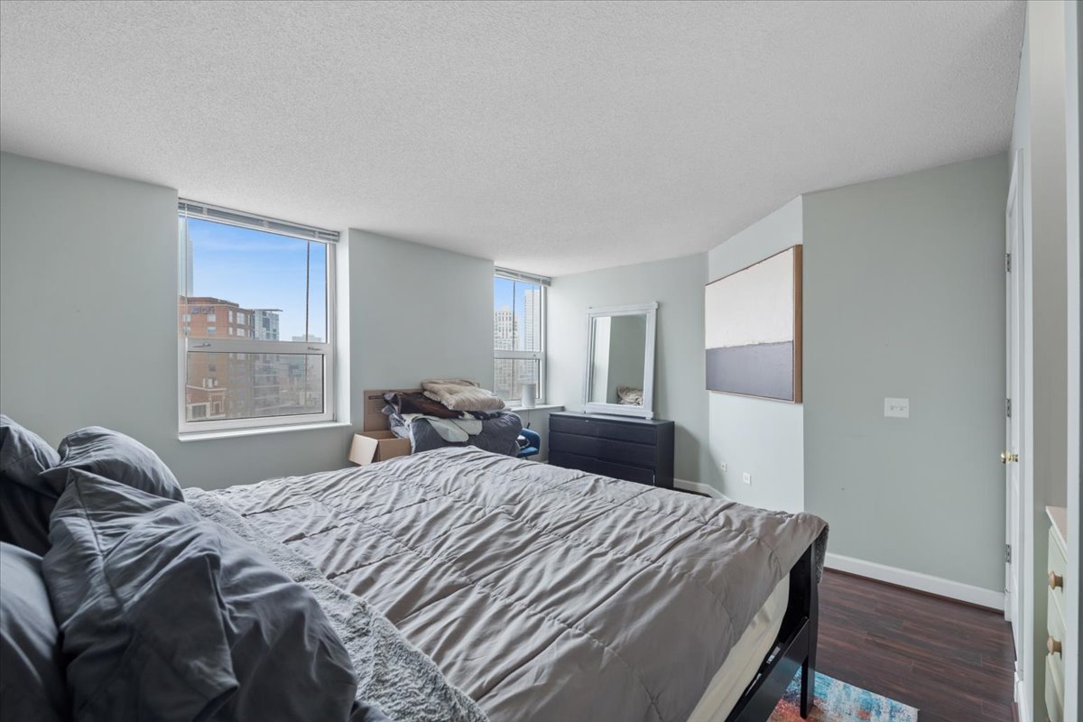 545 N DEARBORN Street Unit: 1210
