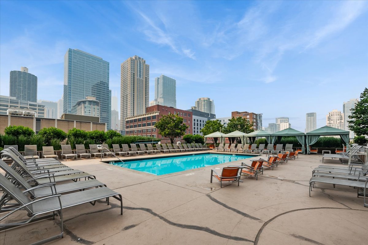 545 N DEARBORN Street Unit: 1210