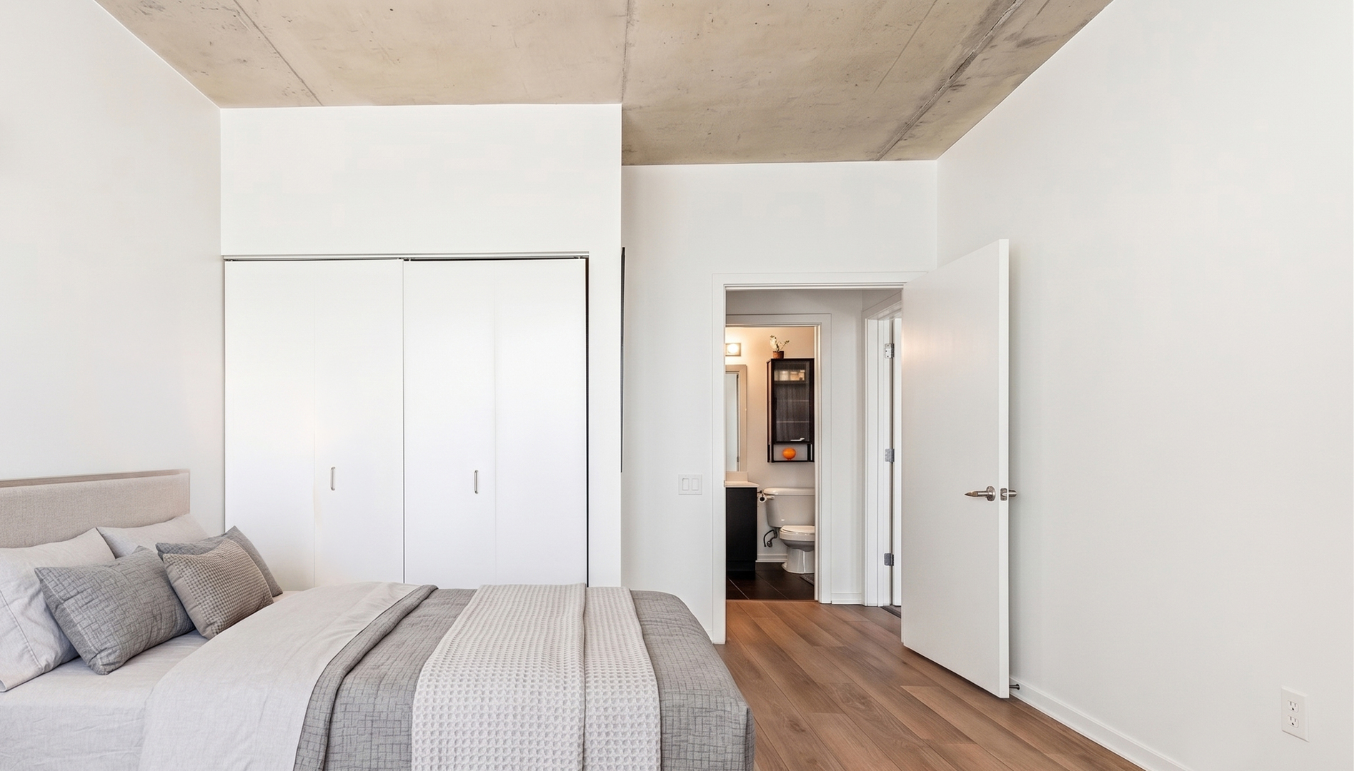 659 W Randolph Street Unit: 1016