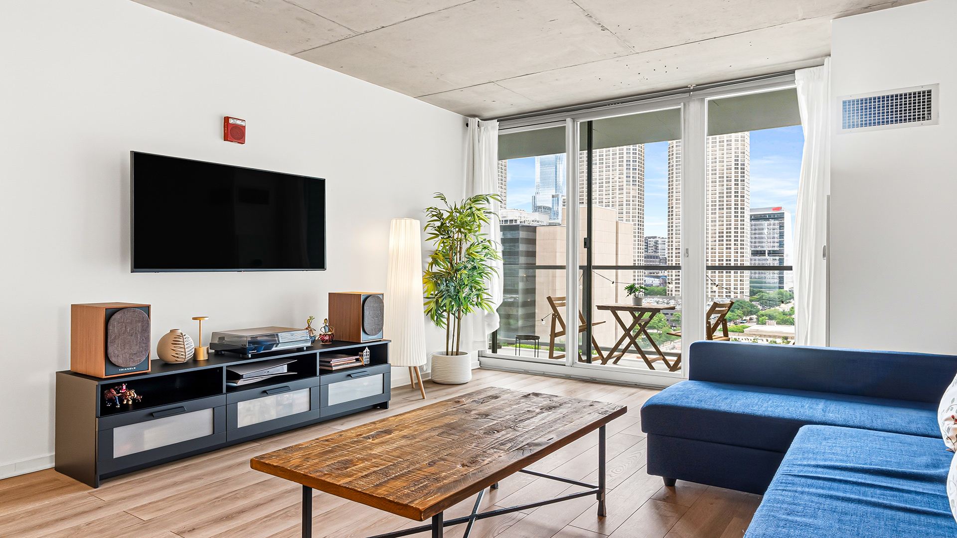 659 W Randolph Street Unit: 1016