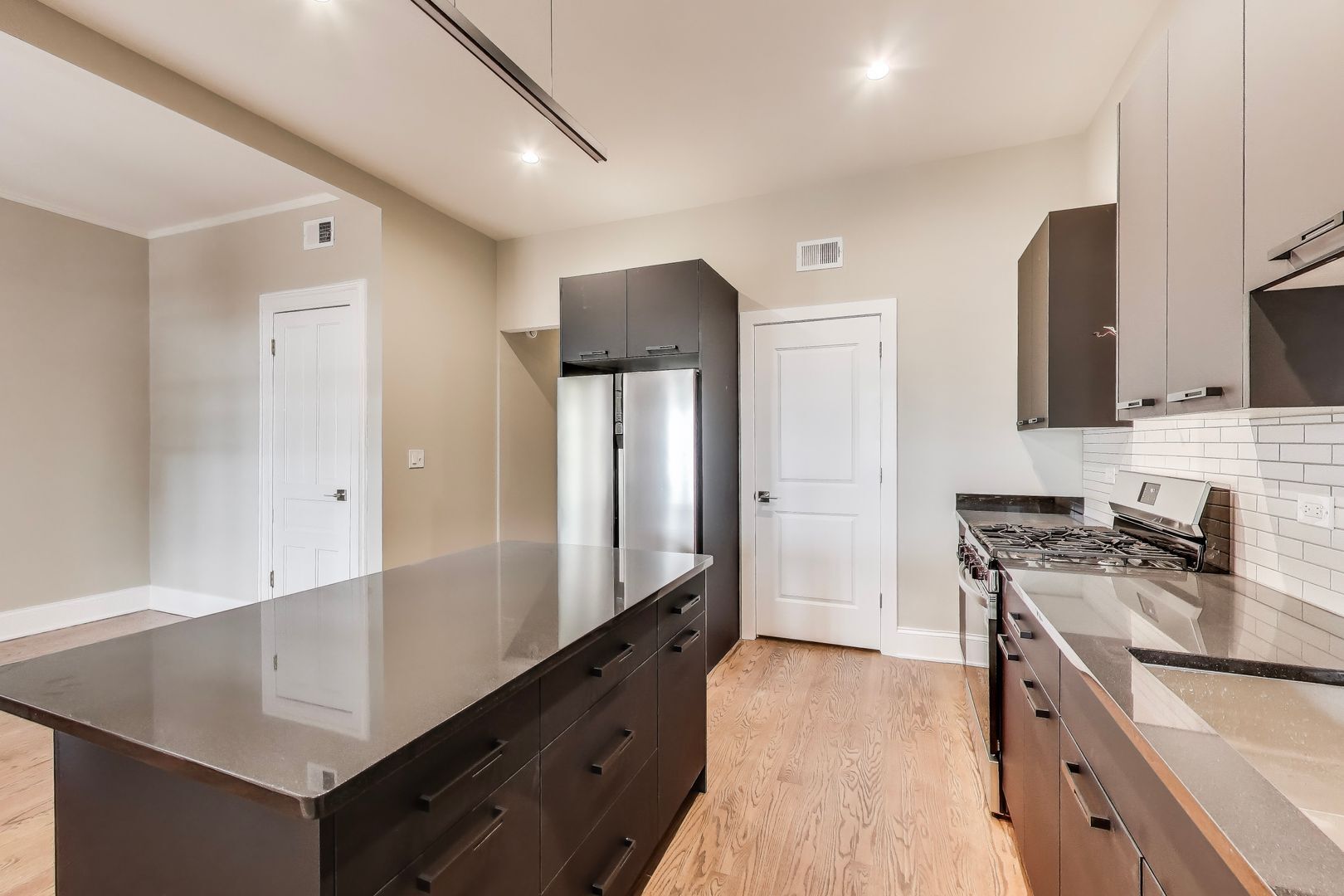 1429 W Grand Avenue Unit: 3F