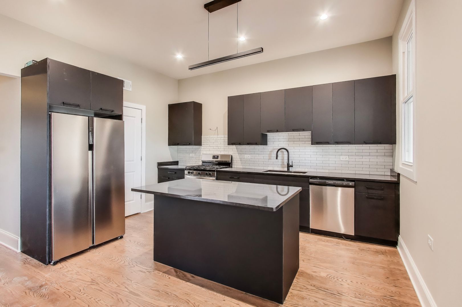 1429 W Grand Avenue Unit: 3F
