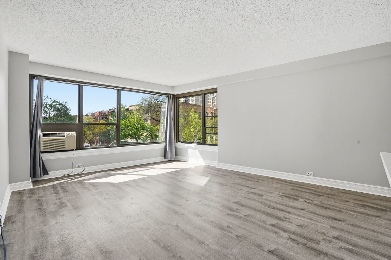 2930 N Sheridan Road Unit: 306