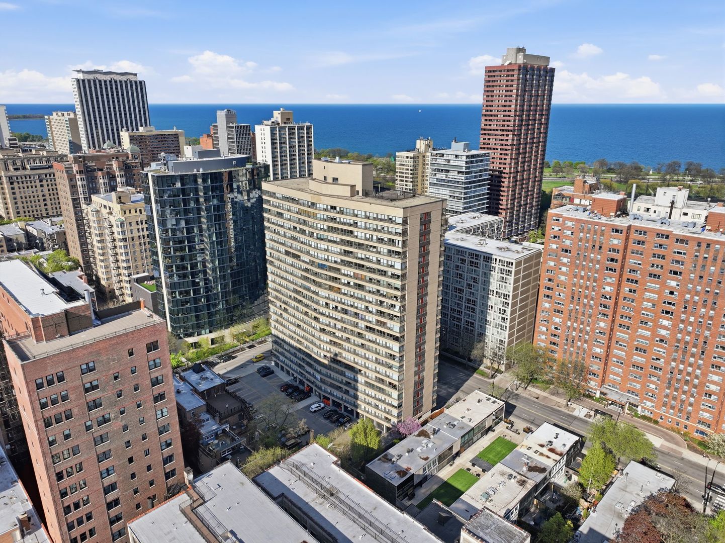 2930 N Sheridan Road Unit: 306