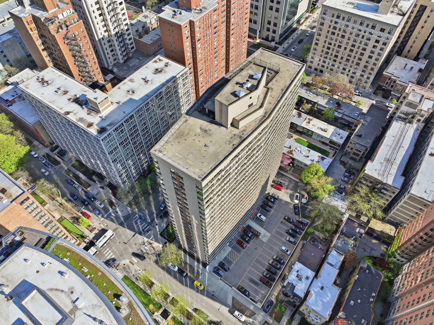 2930 N Sheridan Road Unit: 306