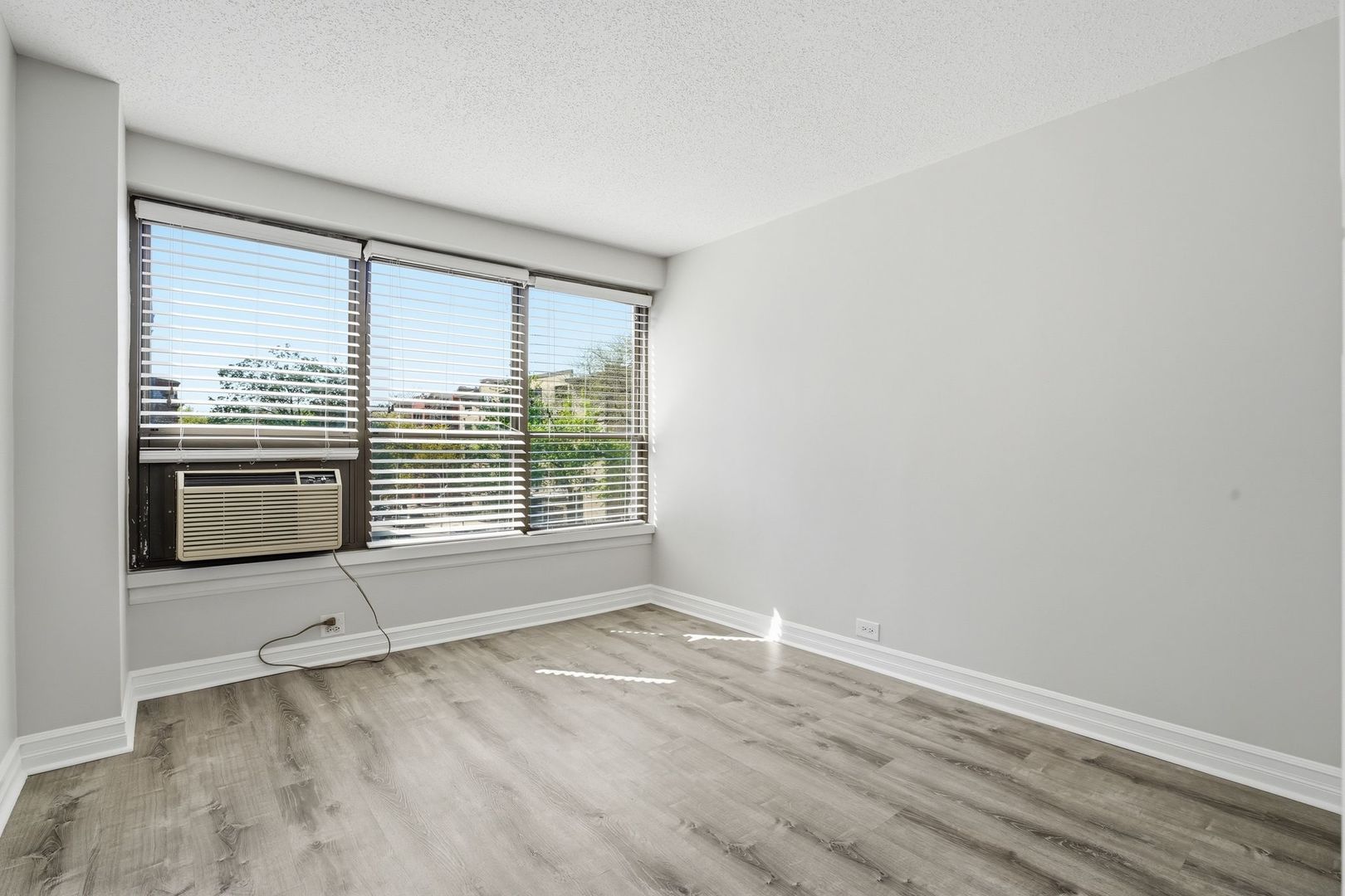 2930 N Sheridan Road Unit: 306