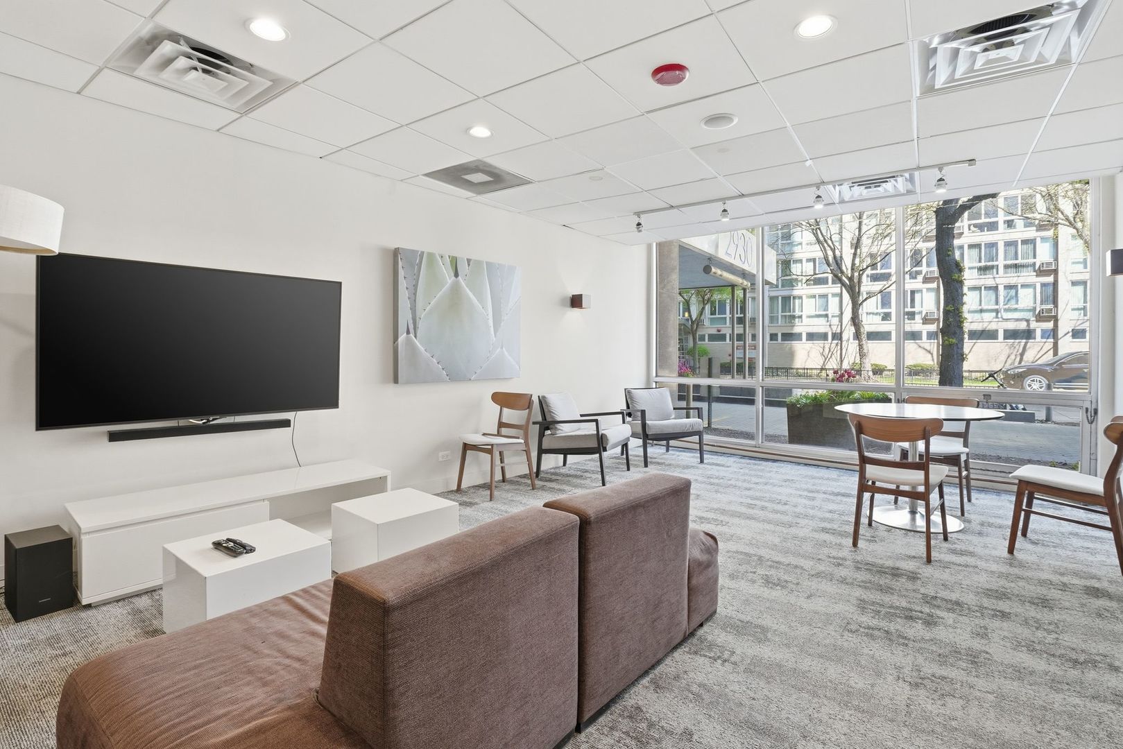 2930 N Sheridan Road Unit: 306
