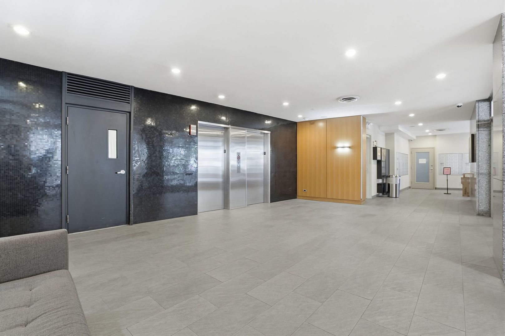 2930 N Sheridan Road Unit: 306