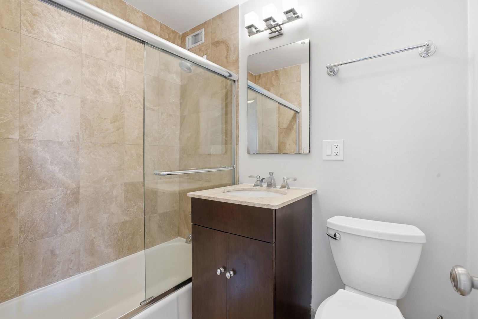 2930 N Sheridan Road Unit: 306