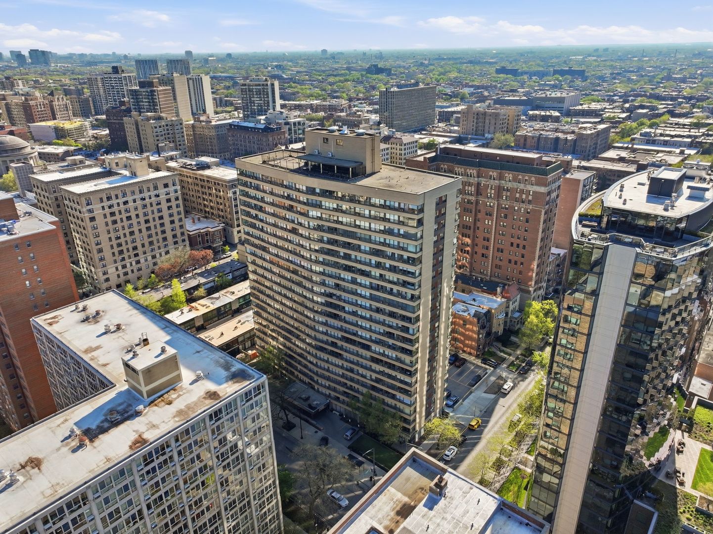 2930 N Sheridan Road Unit: 306