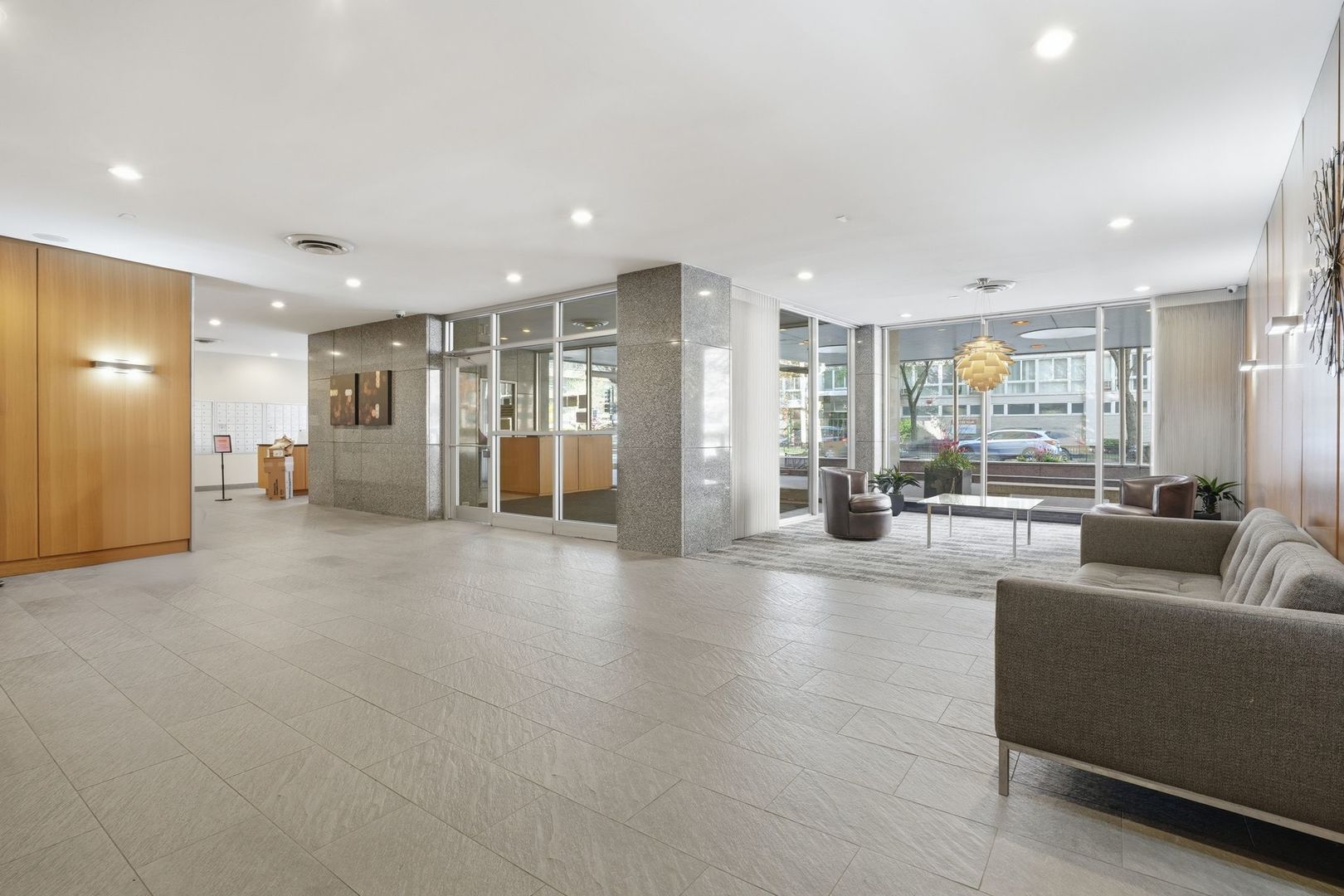 2930 N Sheridan Road Unit: 306