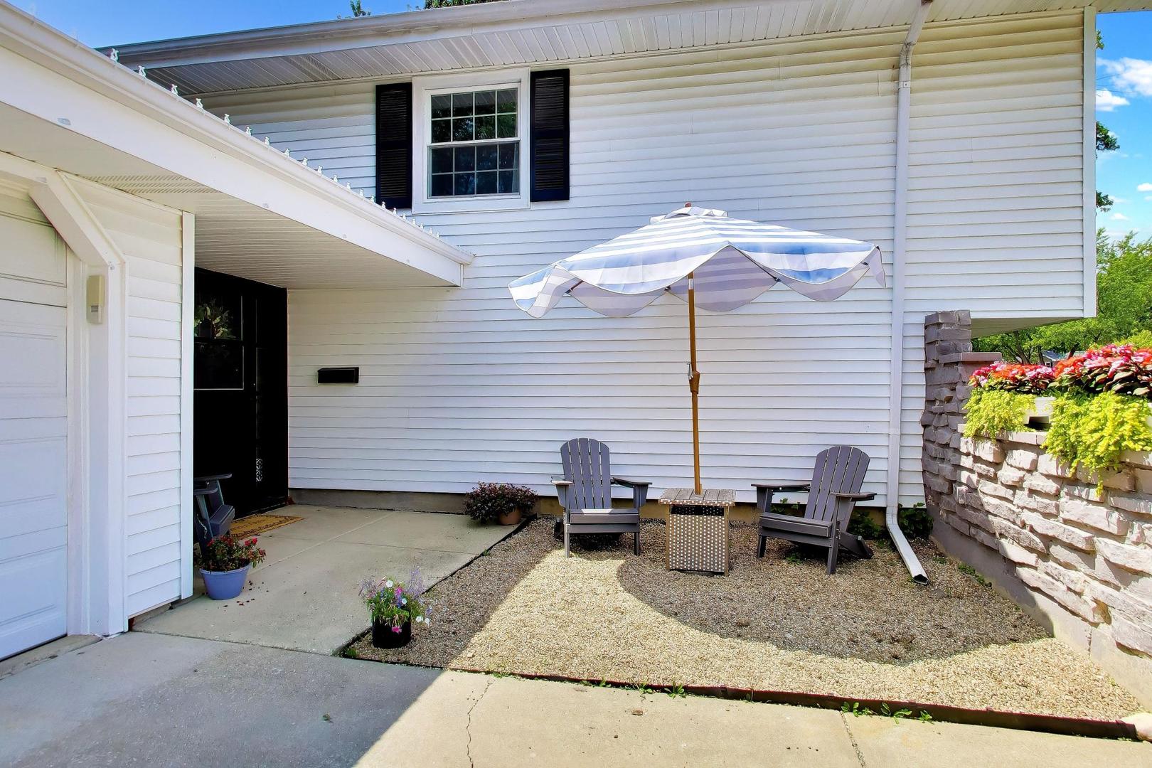 23W235 Westchester Court