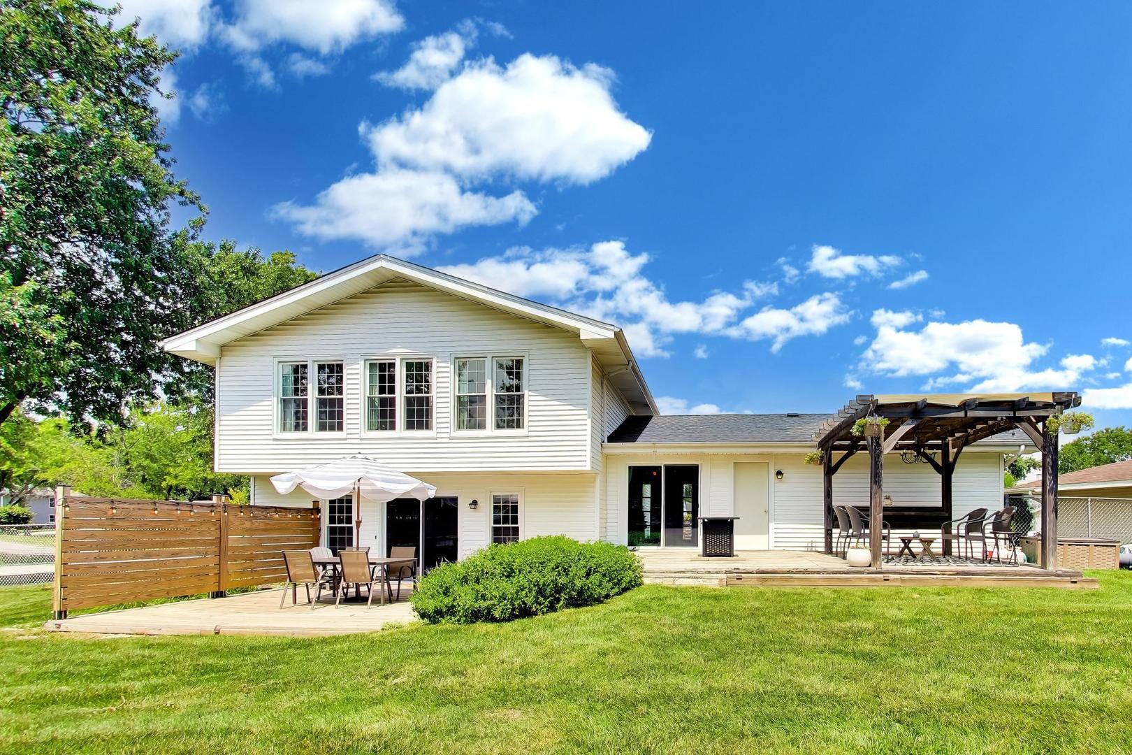 23W235 Westchester Court