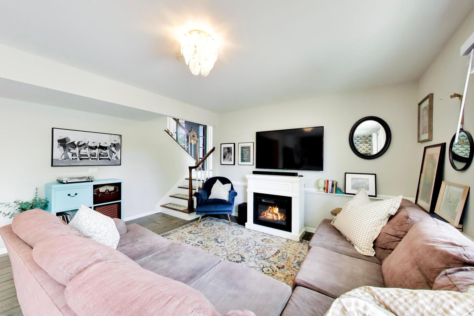 23W235 Westchester Court