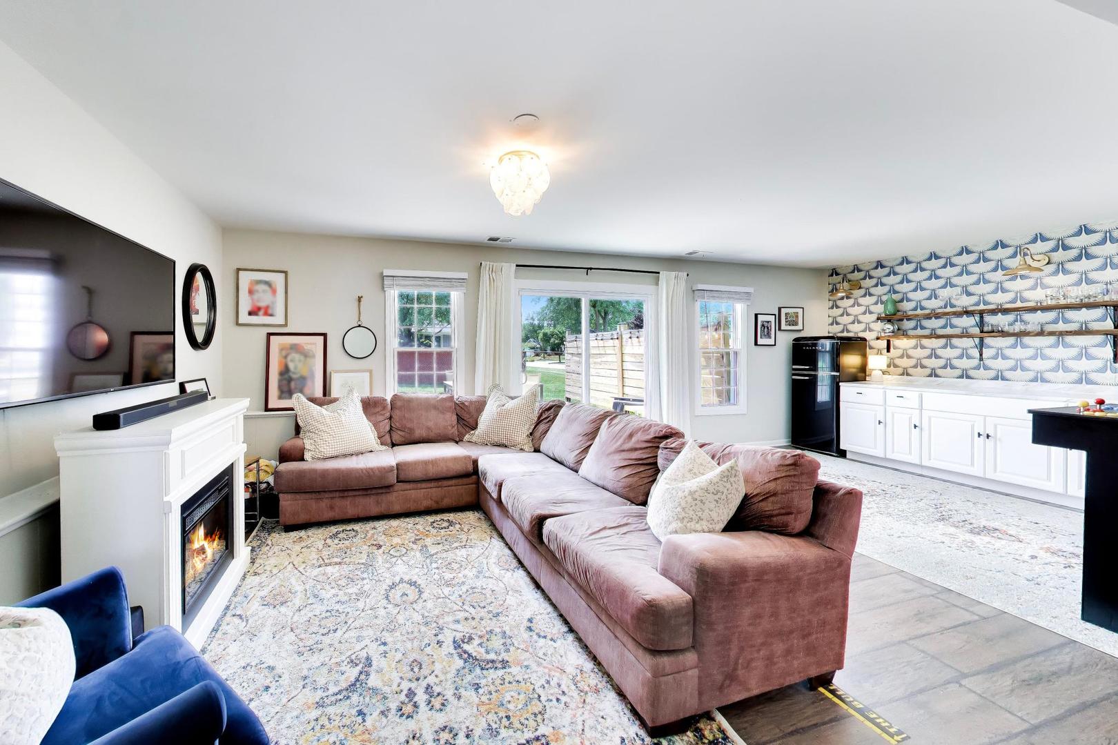 23W235 Westchester Court