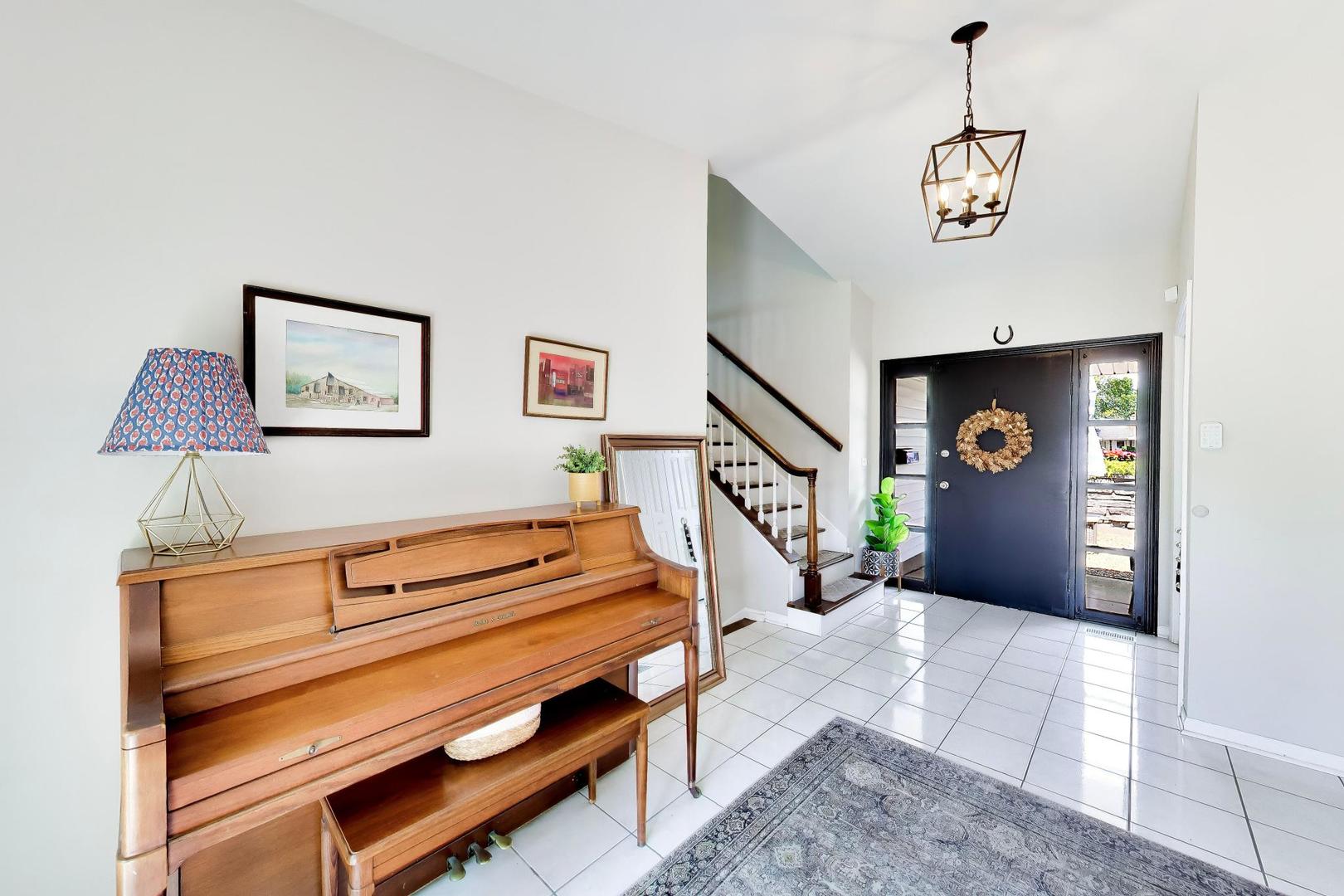 23W235 Westchester Court