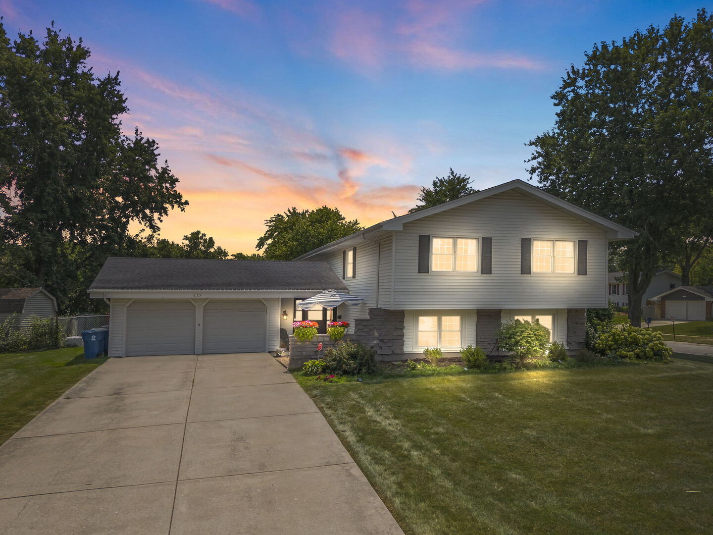 23W235 Westchester Court