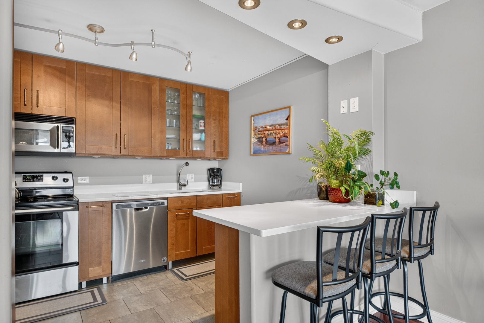 3930 N PINE GROVE Avenue Unit: 1710