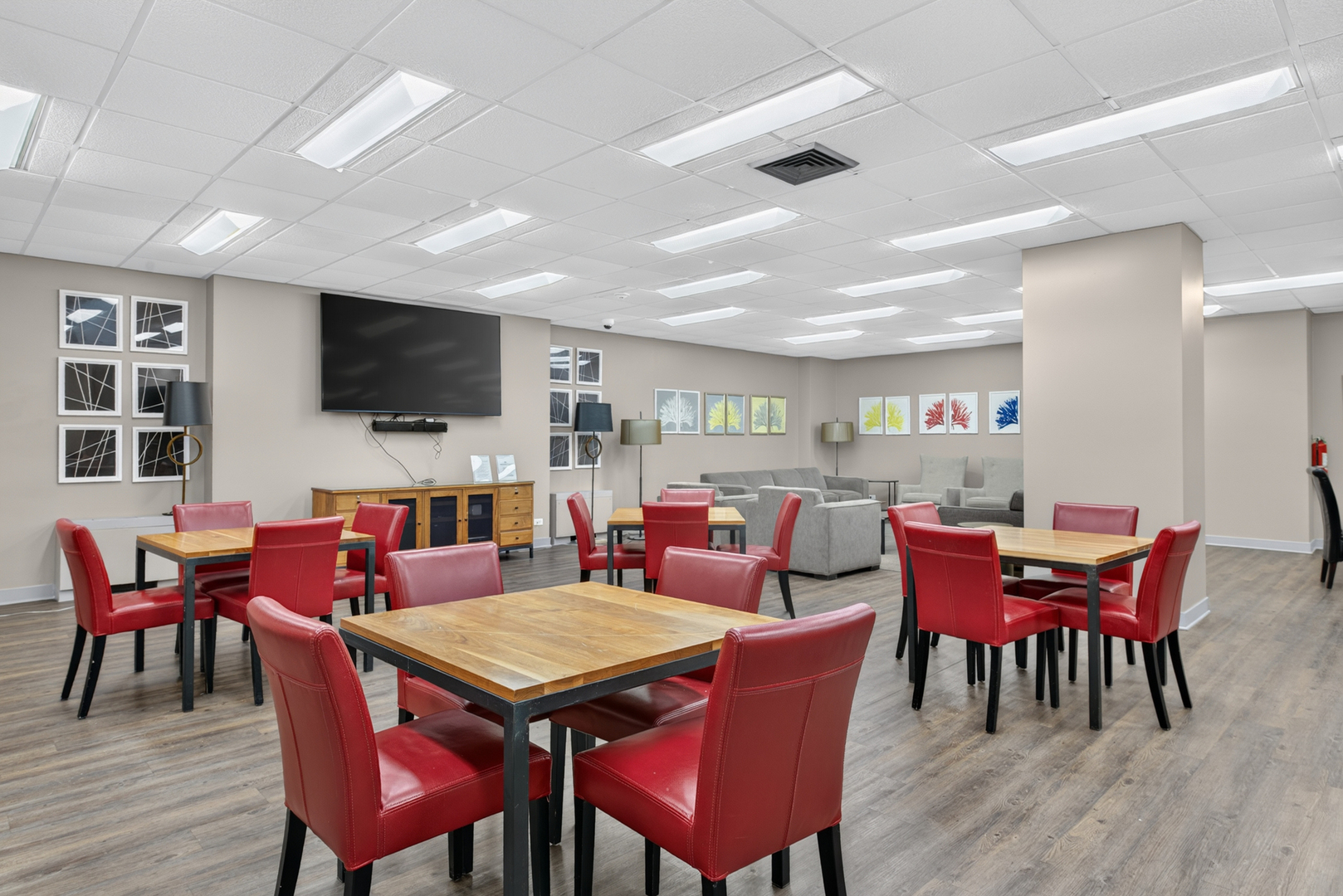 3930 N PINE GROVE Avenue Unit: 1710