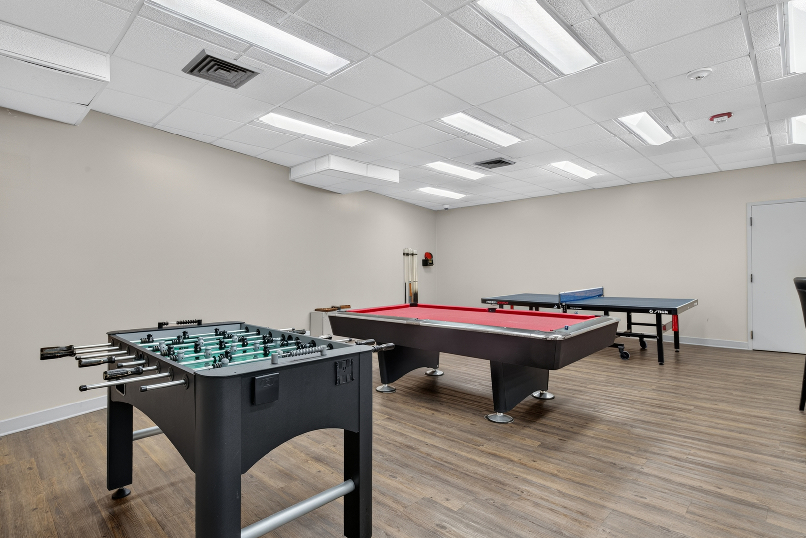 3930 N PINE GROVE Avenue Unit: 1710
