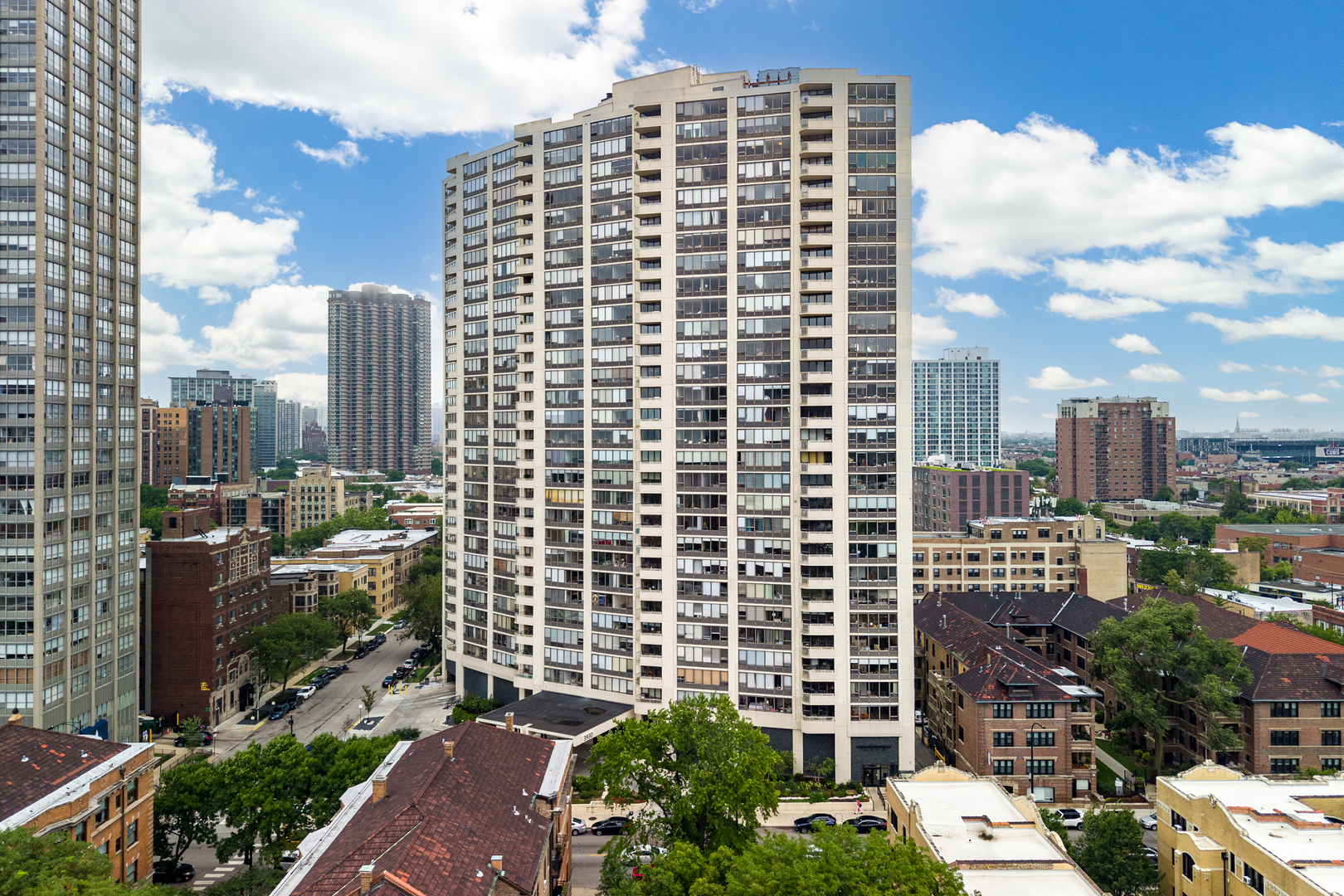 3930 N PINE GROVE Avenue Unit: 1710