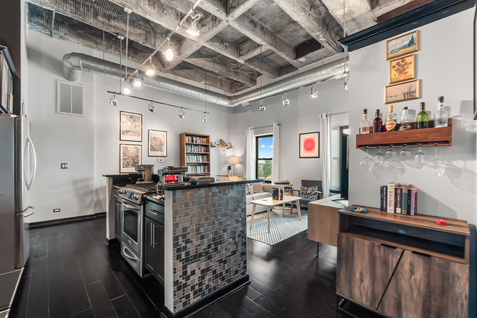 3150 N Sheffield Avenue Unit: 604