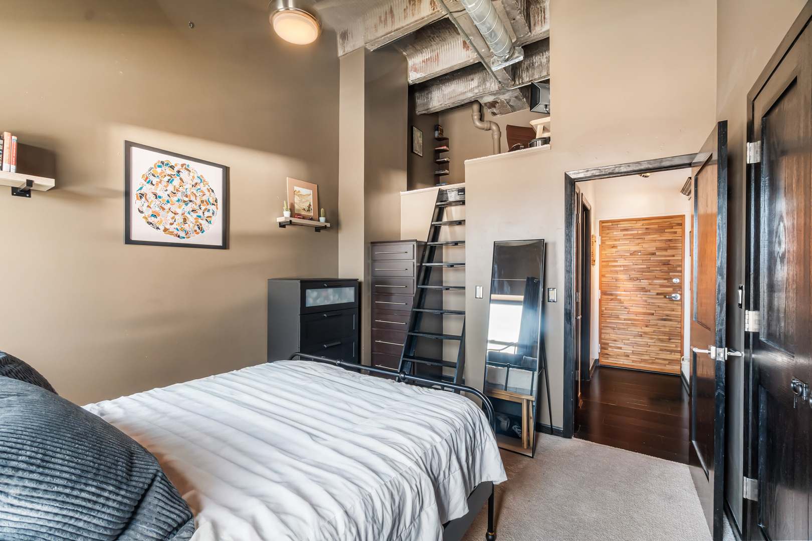 3150 N Sheffield Avenue Unit: 604