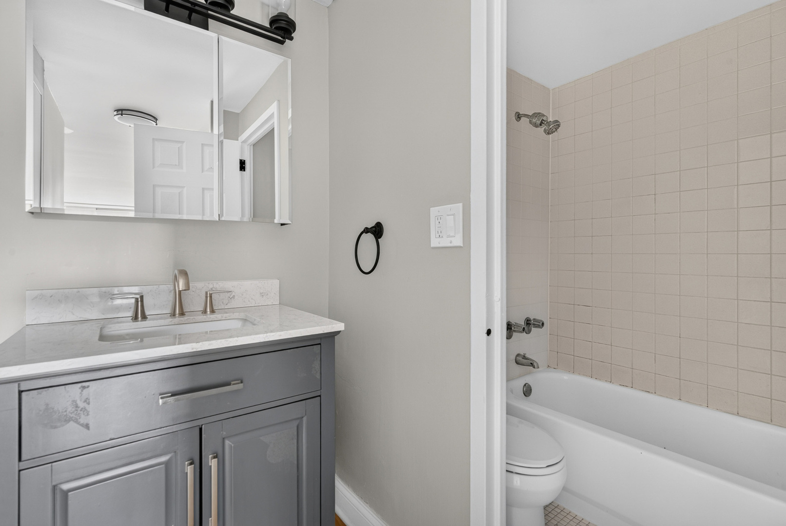 1221 N Dearborn Street Unit: 812N