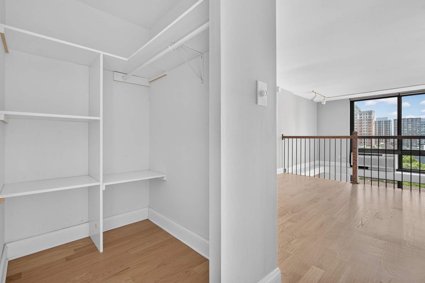 1221 N Dearborn Street Unit: 812N