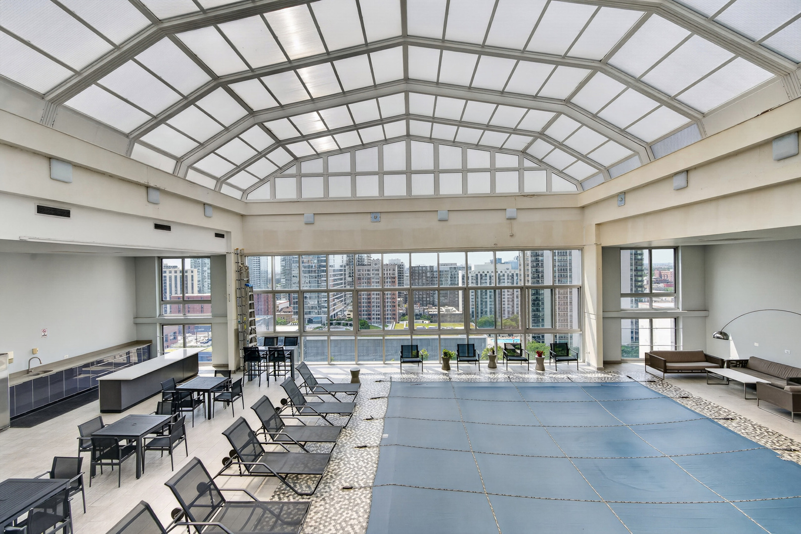 1221 N Dearborn Street Unit: 812N
