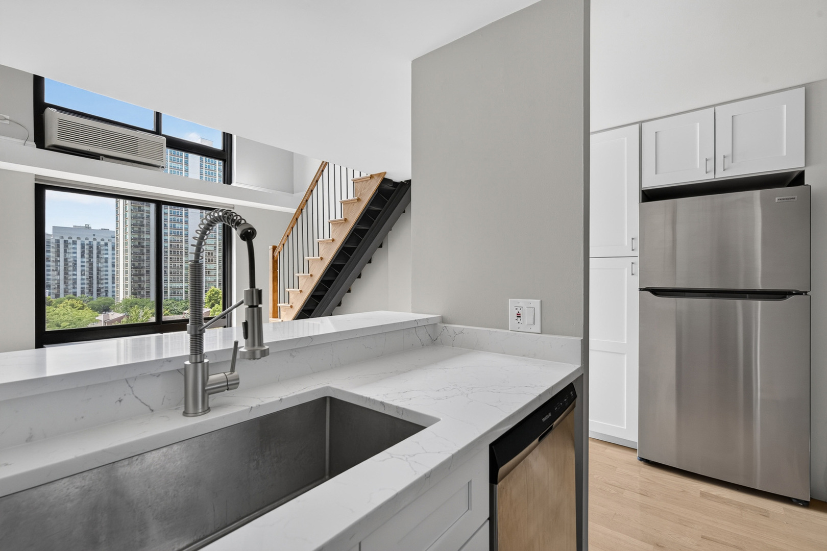 1221 N Dearborn Street Unit: 812N
