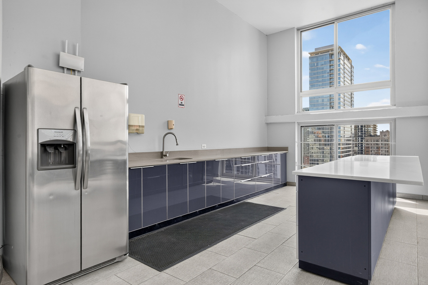 1221 N Dearborn Street Unit: 812N