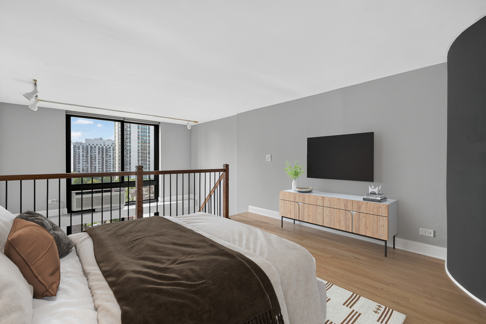 1221 N Dearborn Street Unit: 812N