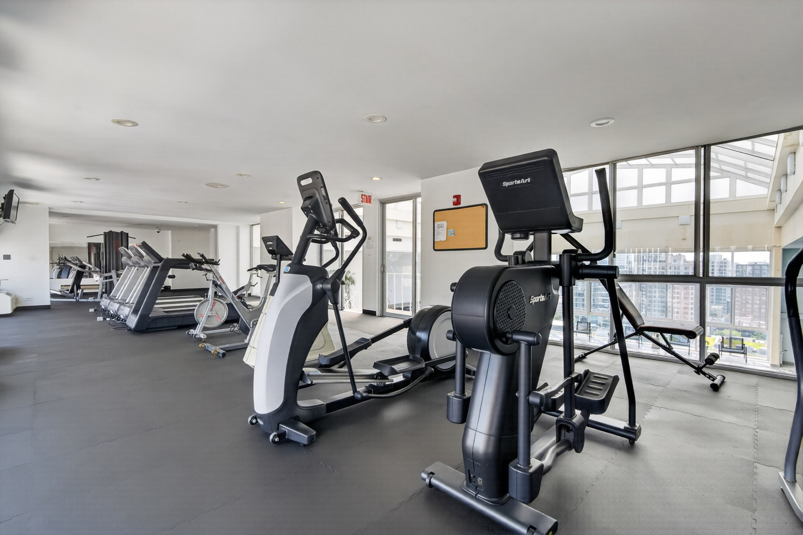 1221 N Dearborn Street Unit: 812N
