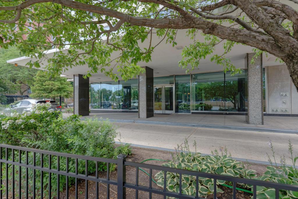 3900 N Lake Shore Drive Unit: 12E