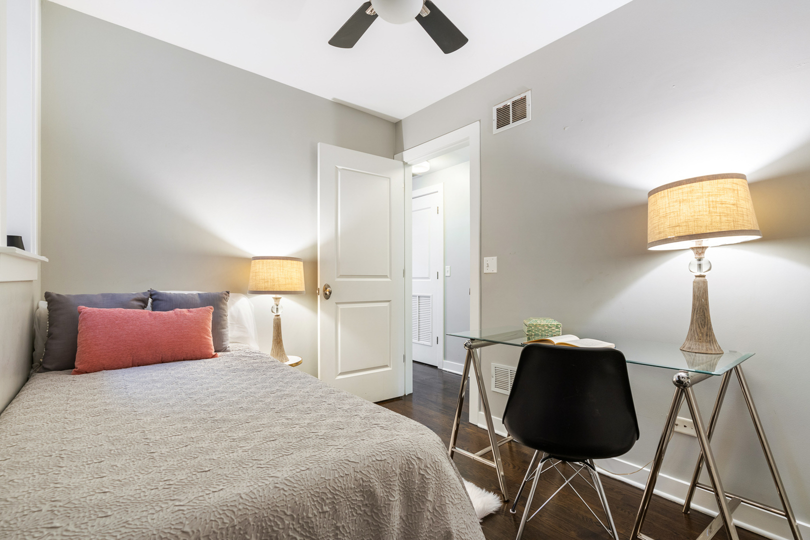 1525 N Claremont Avenue Unit: 1A