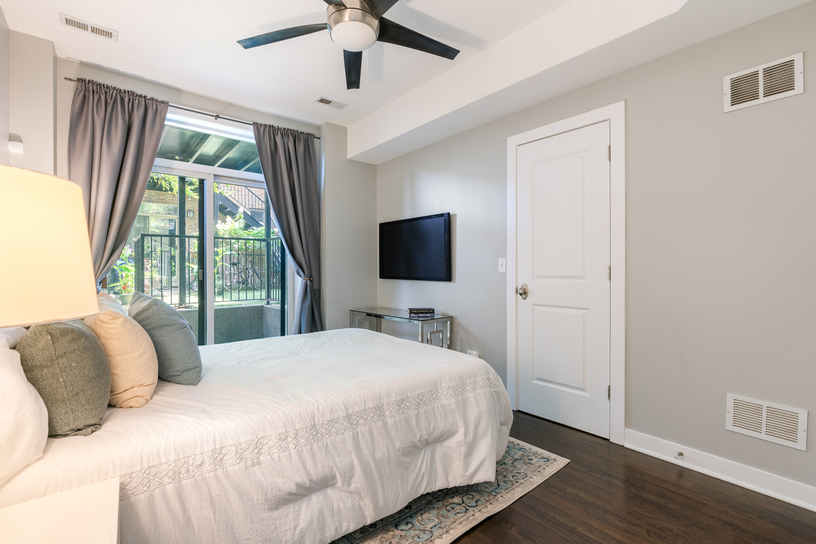 1525 N Claremont Avenue Unit: 1A