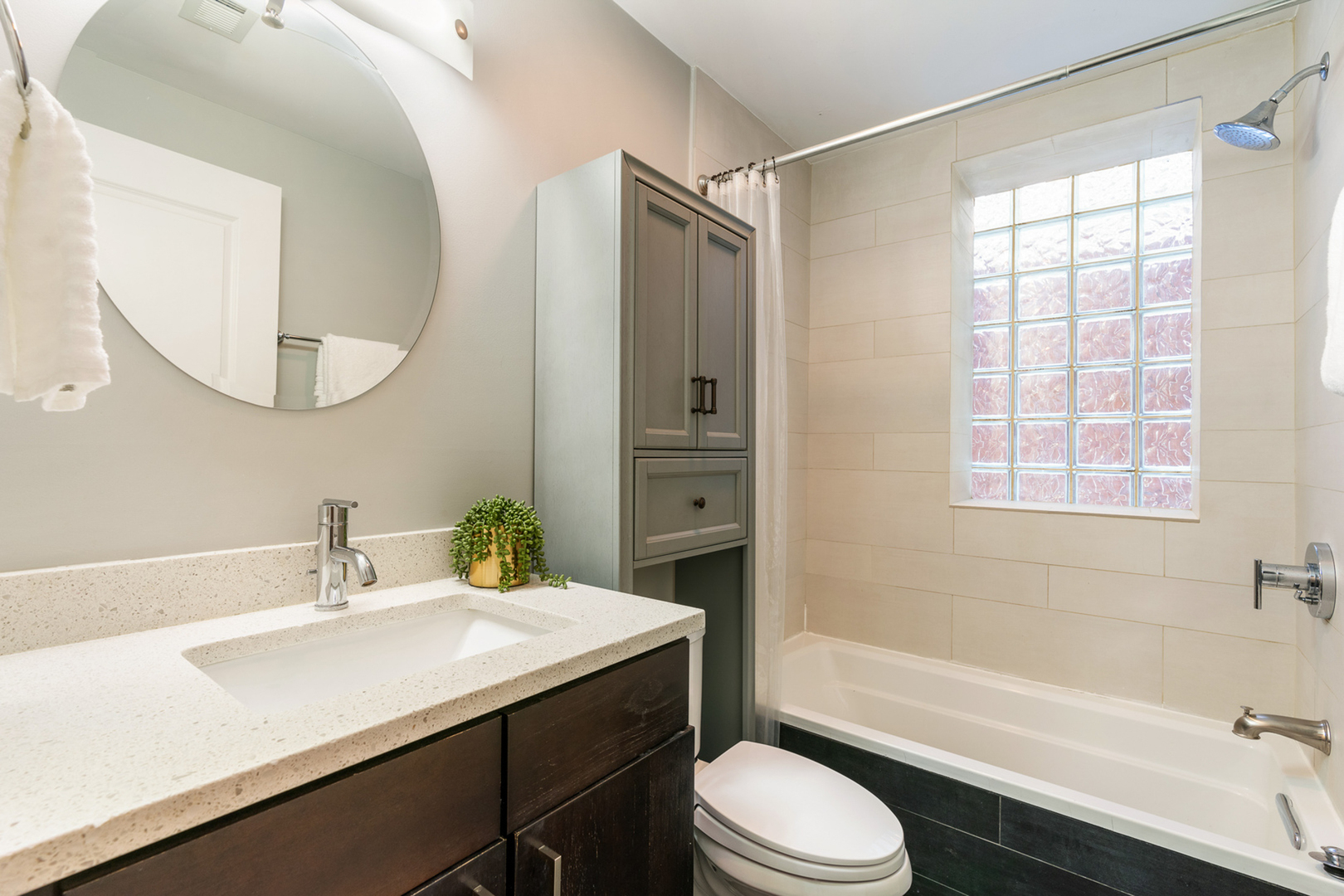 1525 N Claremont Avenue Unit: 1A
