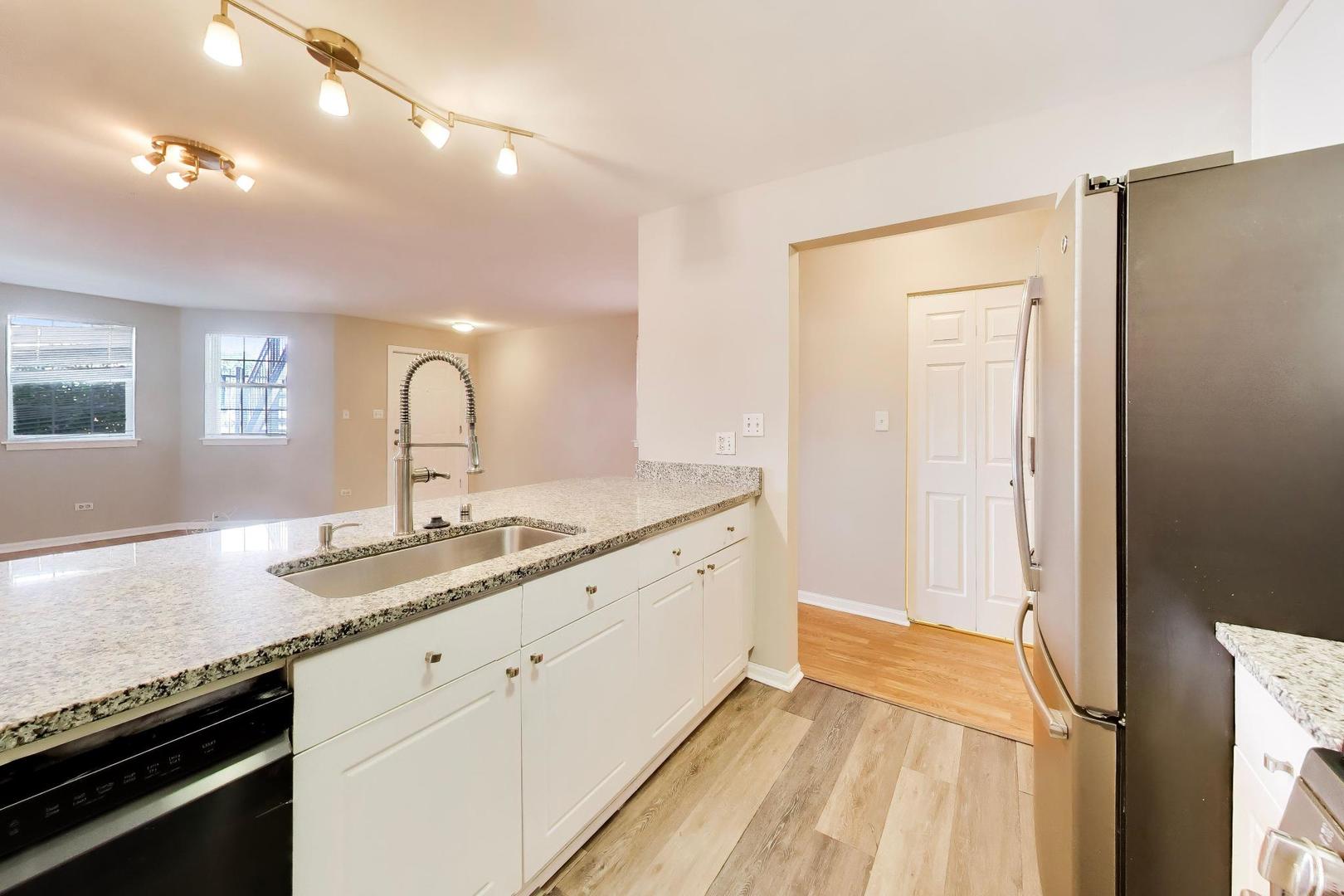 1453 N Larrabee Street Unit: A