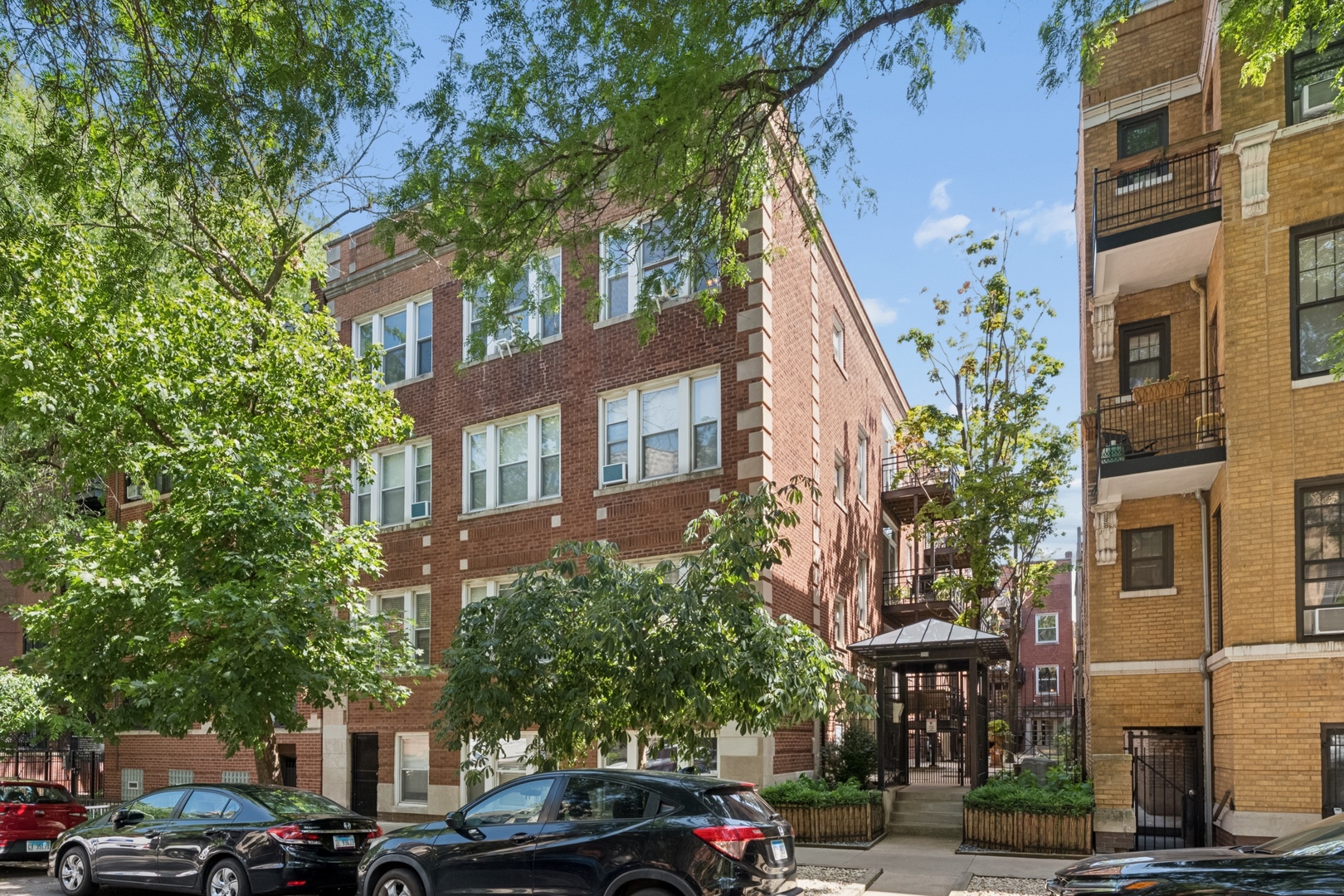 715 W Barry Avenue Unit: 5B