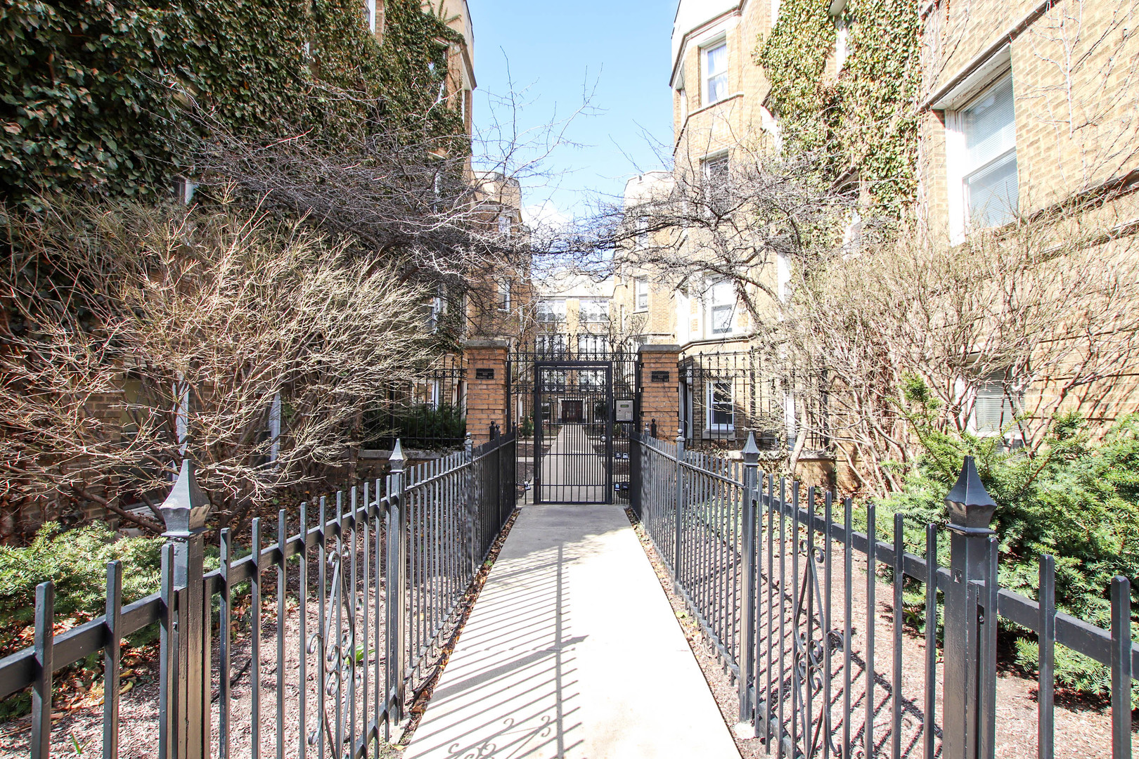 1626 W FARWELL Avenue Unit: 1F
