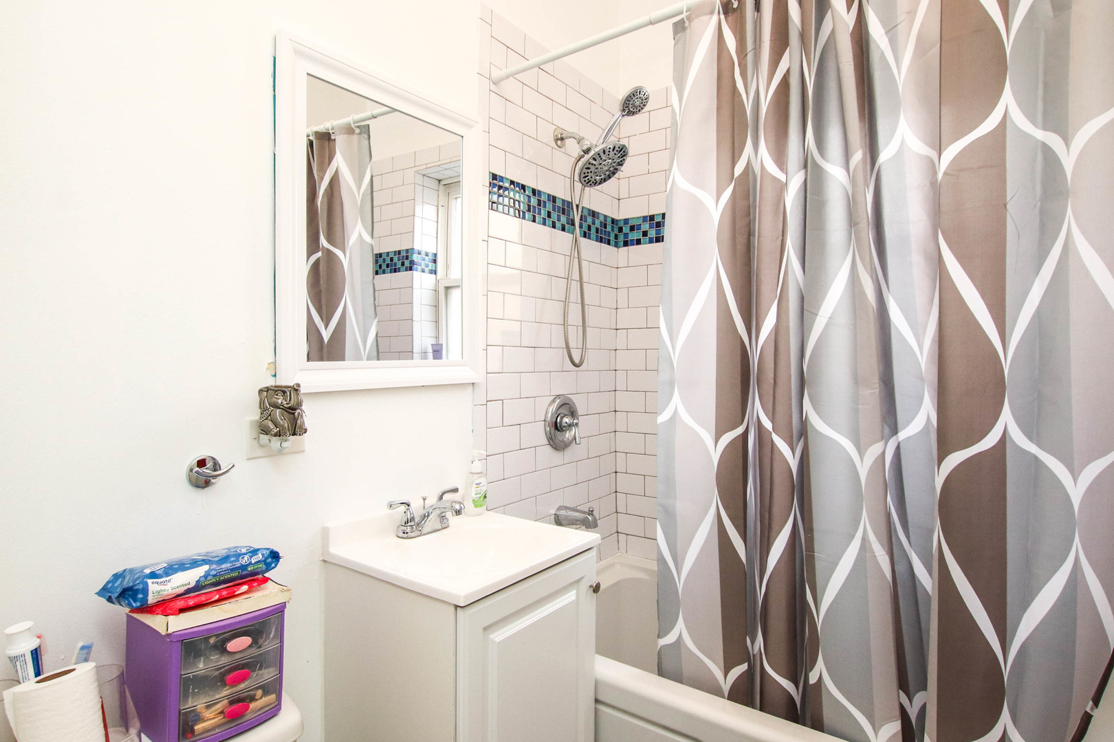 1626 W FARWELL Avenue Unit: 1F