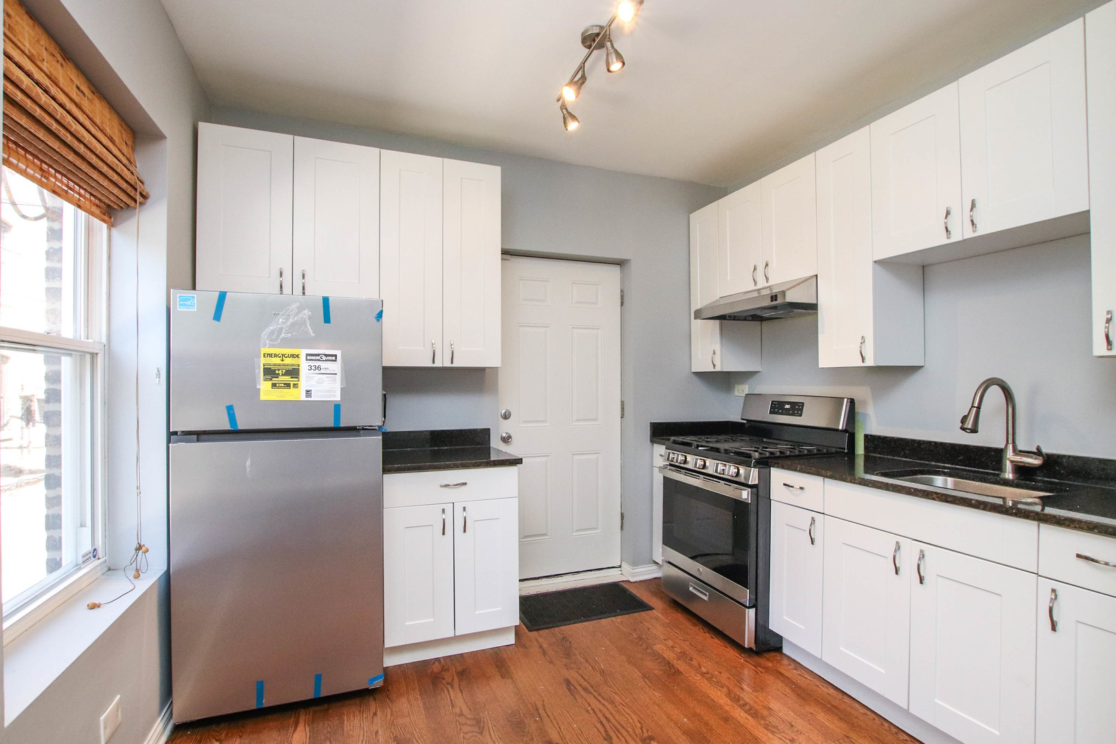 1626 W FARWELL Avenue Unit: 1F