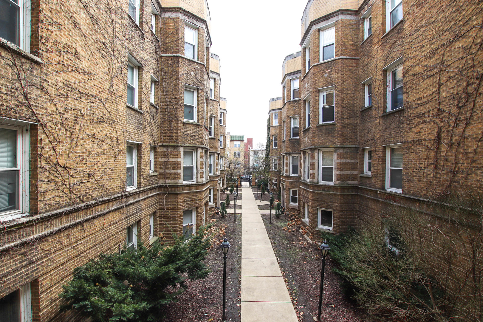 1626 W FARWELL Avenue Unit: 1F