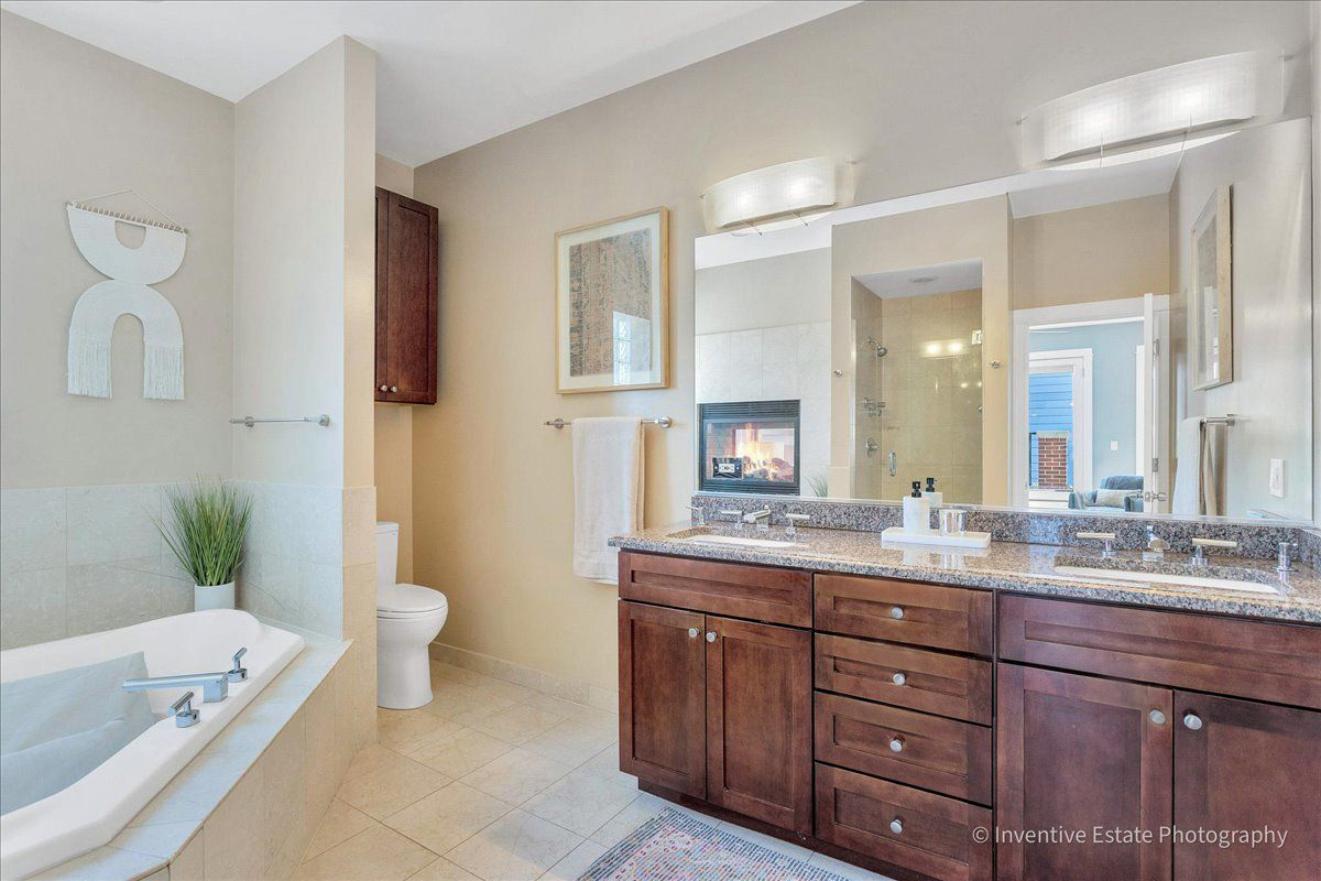 2147 N Talman Avenue Unit: 3