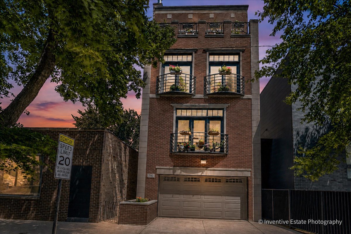 2147 N Talman Avenue Unit: 3
