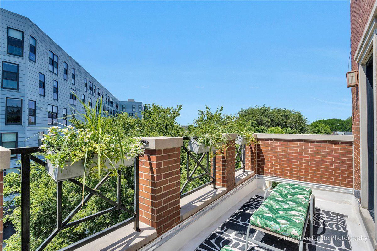 2147 N Talman Avenue Unit: 3
