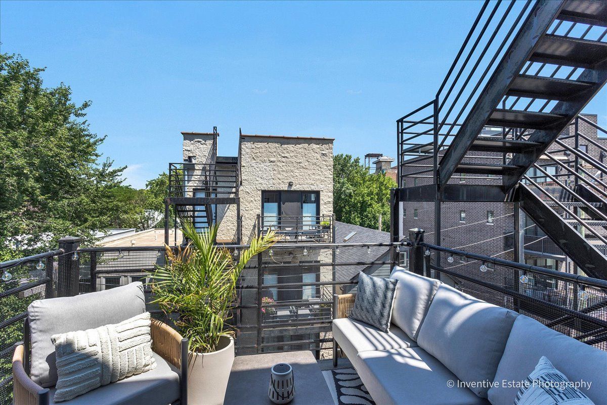 2147 N Talman Avenue Unit: 3