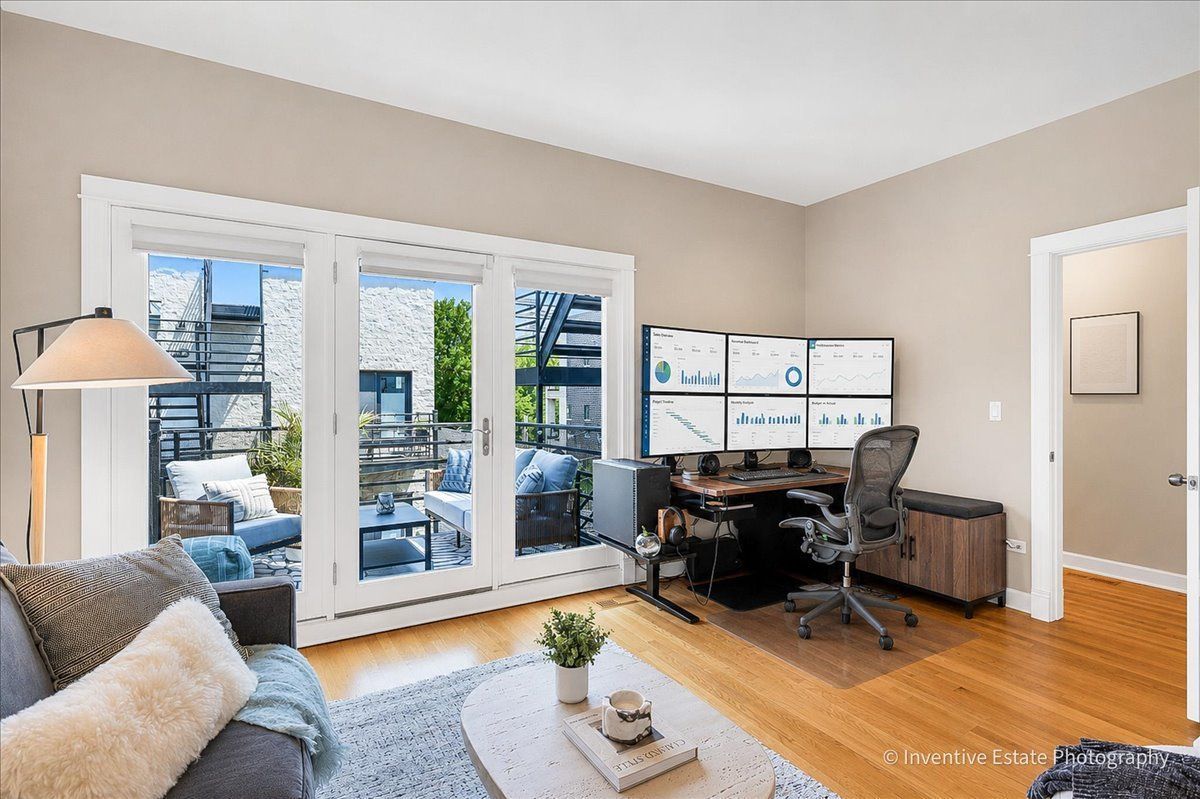 2147 N Talman Avenue Unit: 3