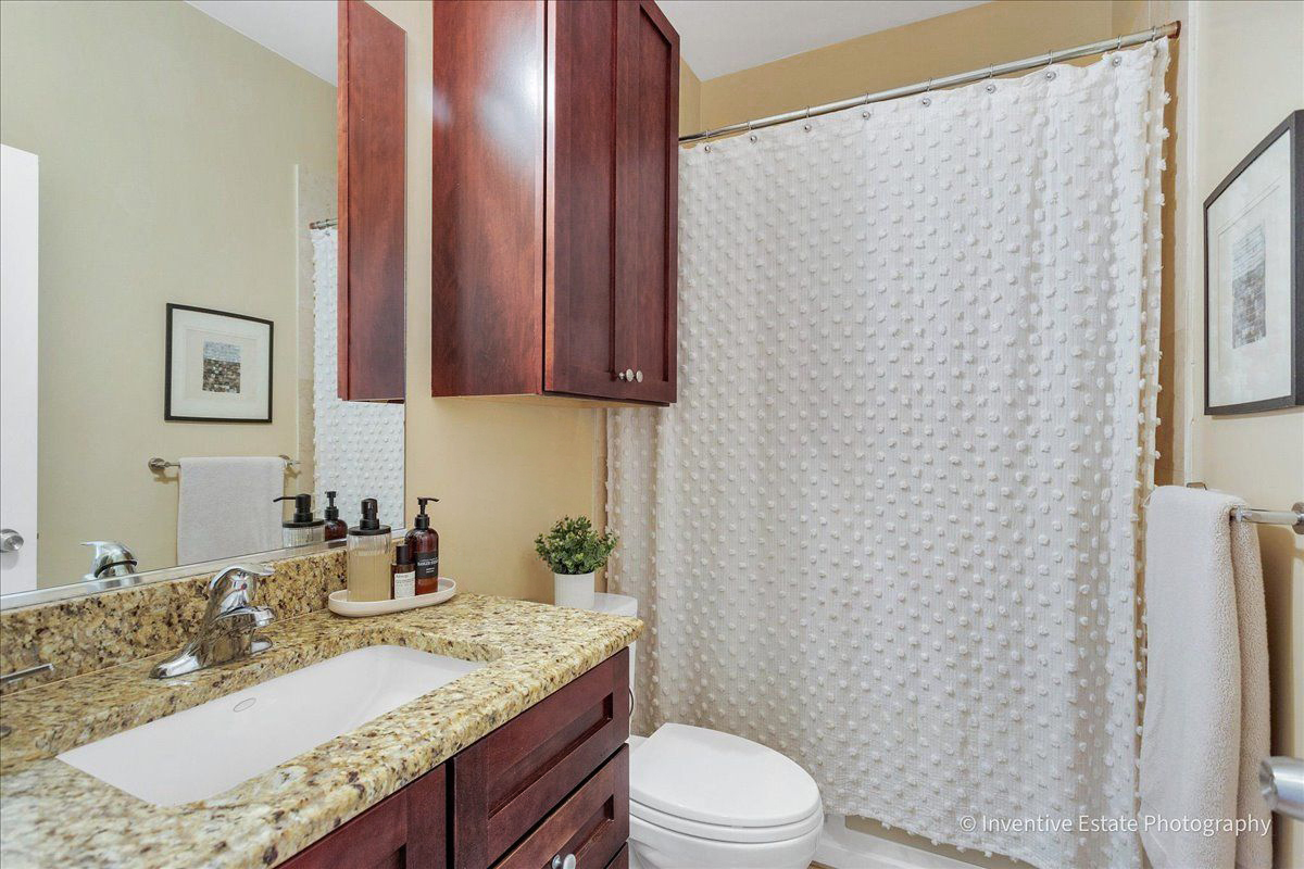 2147 N Talman Avenue Unit: 3